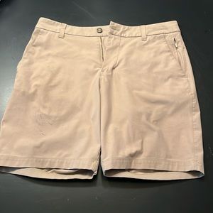 Men’s Lululemon commission shorts